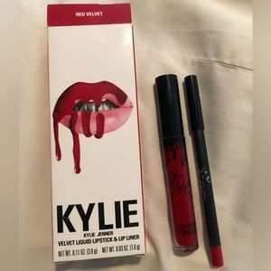 Kylie Velvet Liquid Lipstick & Lip Liner Kit in Red Velvet
